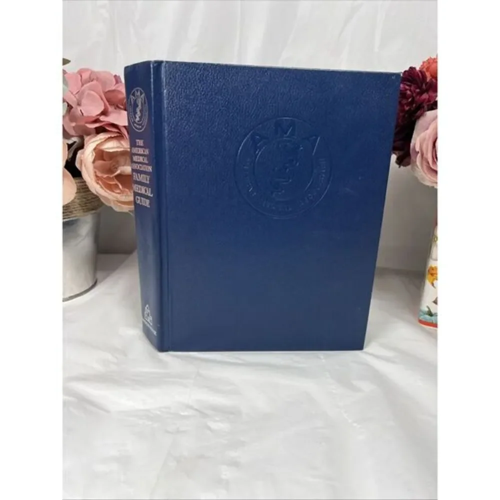 American Medical Association Family Medical‎ Guide AMA 1982 HardCover